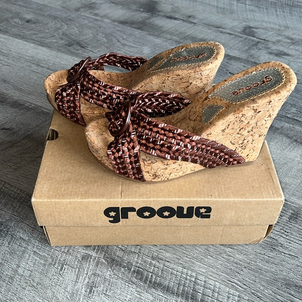 GROOVE Gypsy Wedge Sandel. NEW